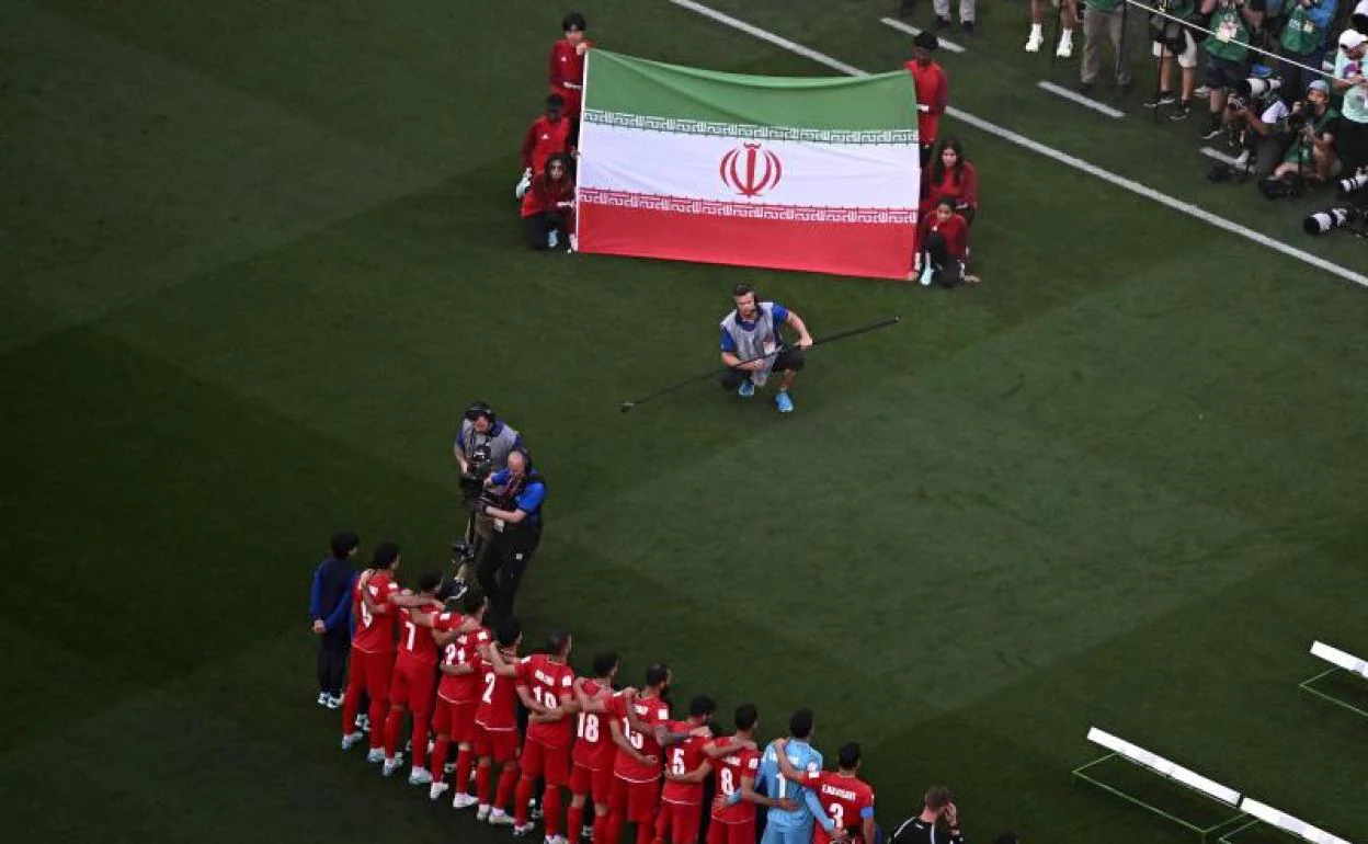 Los jugadores de Irán, antes de enfrentarse a Inglaterra.
