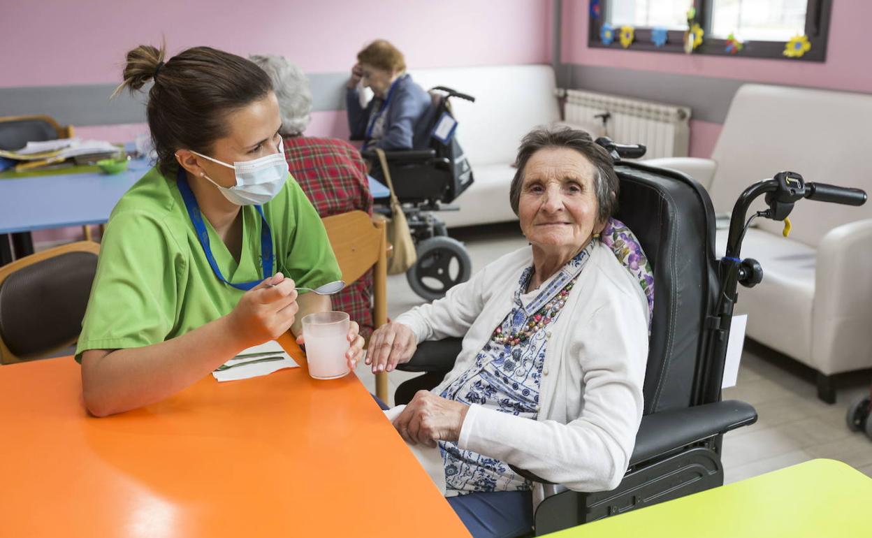 La mejora de los servicios que atienden a los mayores y personas dependientes en Cantabria, uno de los objetivos incluidos en la Ley de Dependencia.