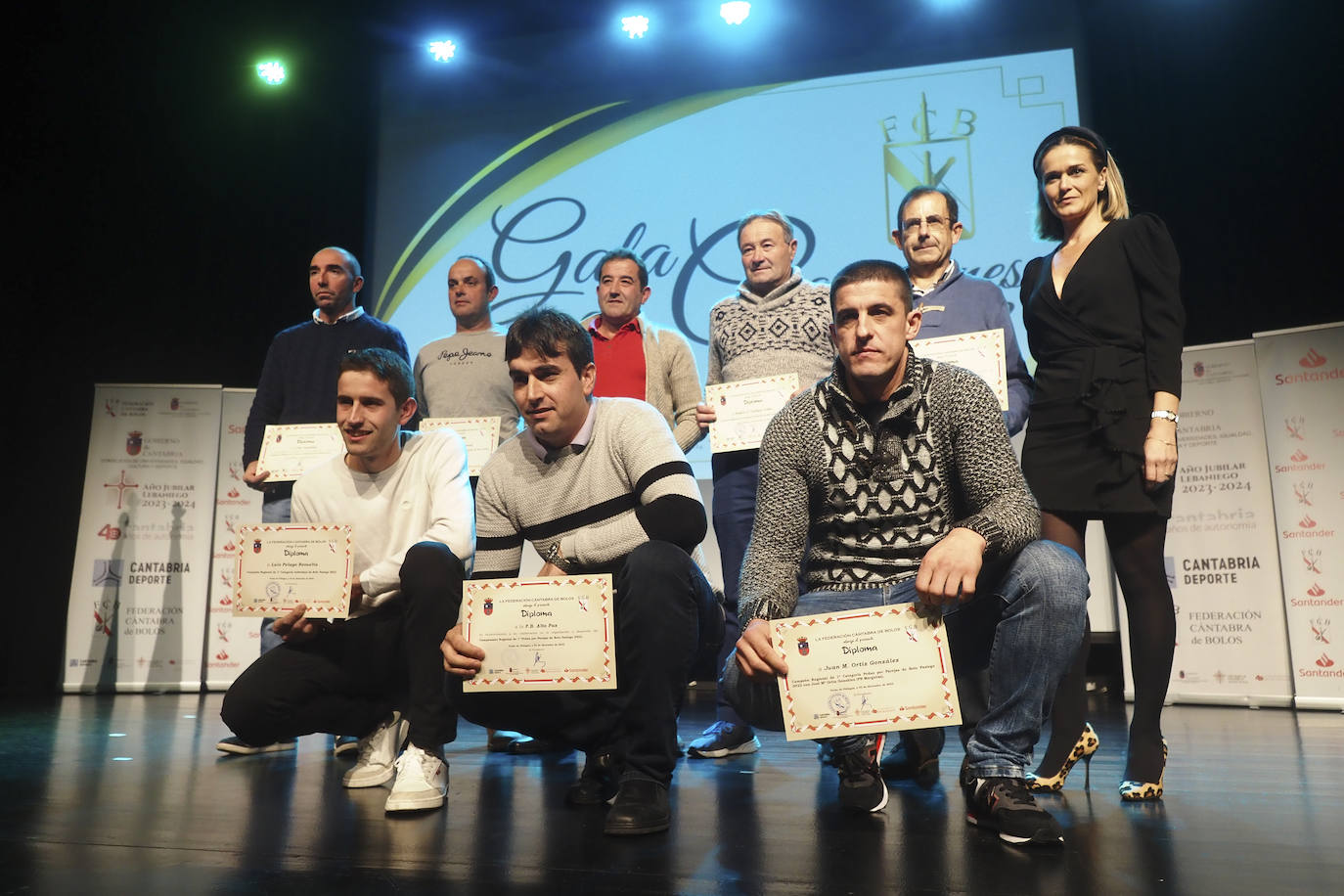 Los campeones regionales de bolo pasiego.