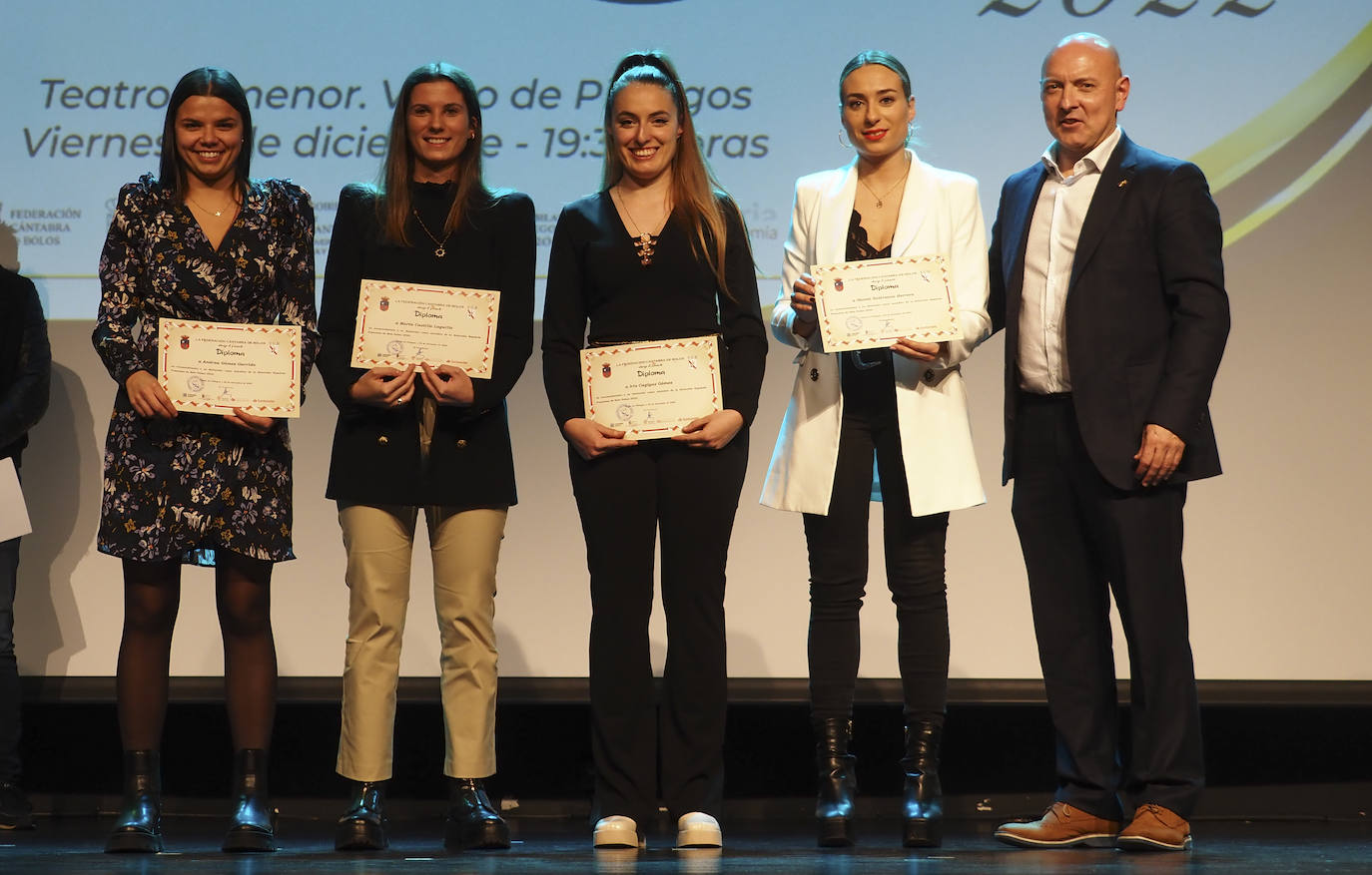 Selección española femenina. Andrea Gómez, Marta Castillo, Iris Cagigas y Naomi Solórzano; con Norberto Ortiz. 