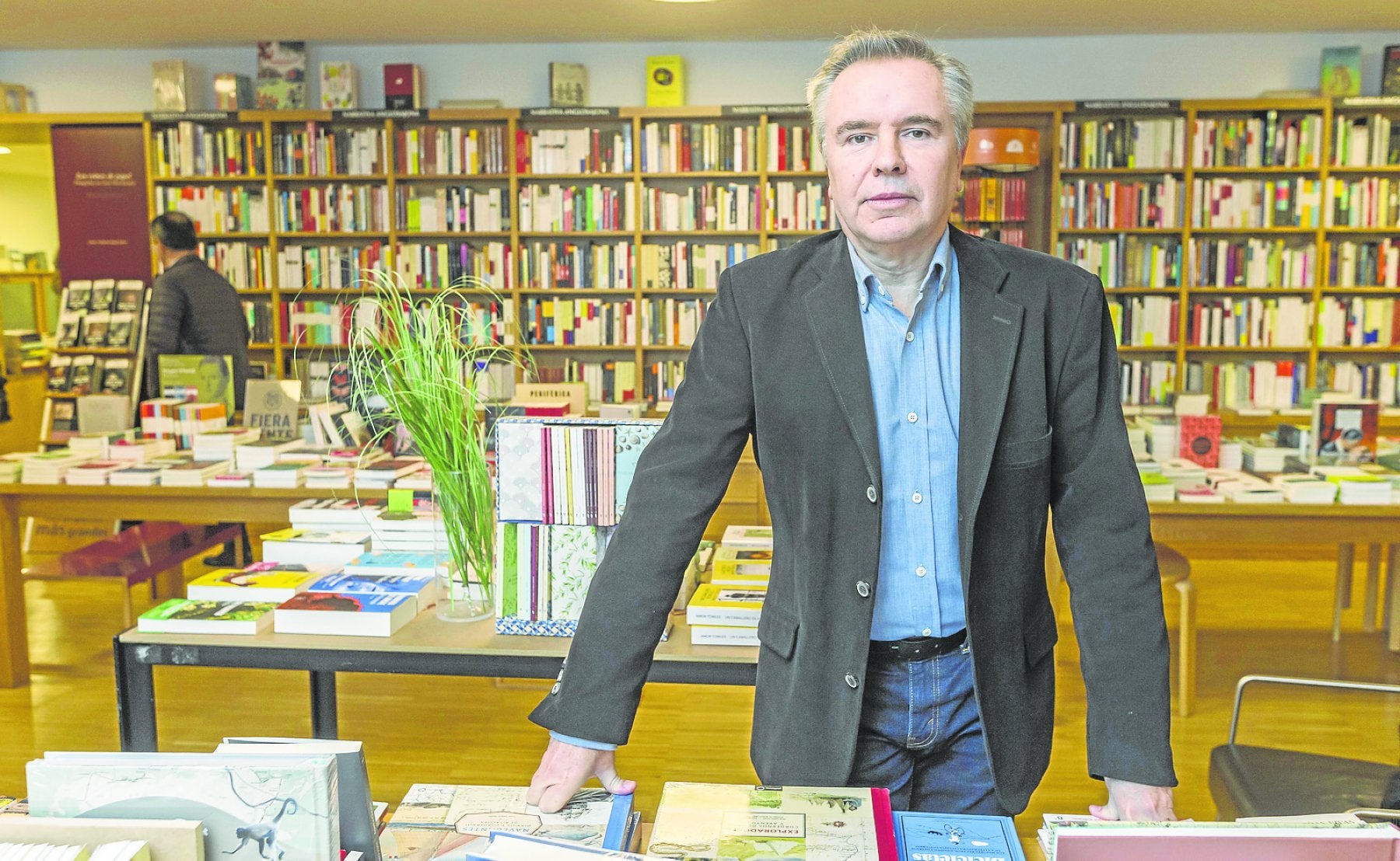 Oliván, que presentó su estudio en la librería Gil, defiende que «la corriente de Hierro sabe siempre discurrir por cauces distintos». 