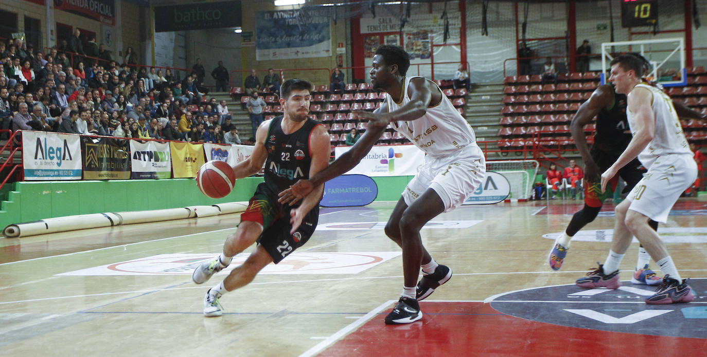 Fotos: Las imágenes del partido de baloncesto entre el Alega y el Juaristi