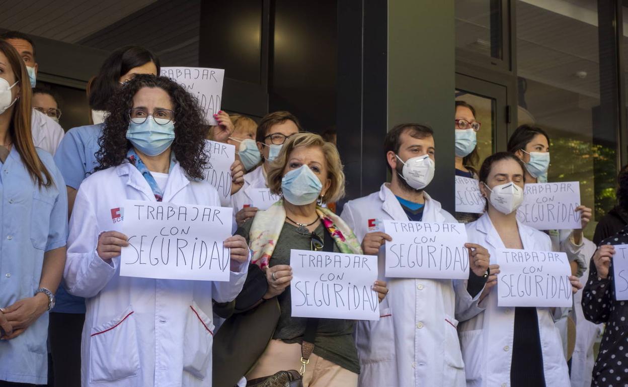 Imagen de una de las protestas de mayo tras la agresión en el centro de salud de Los Castros 