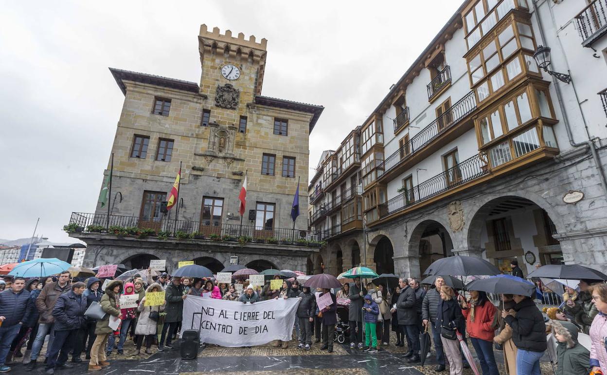 Los ciudadanos de Castro se manifestaron el pasado sábado contra el cierre de la instalación 