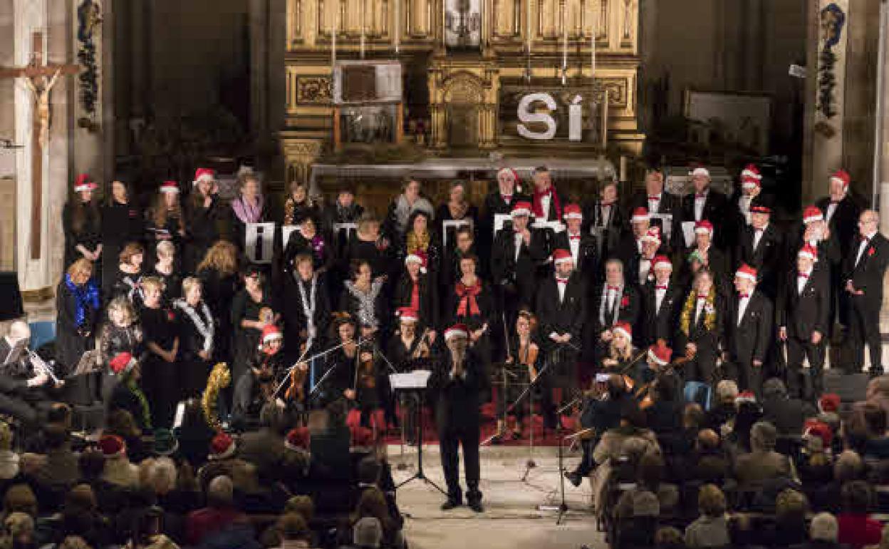 Imagen de archivo de un concierto de Navidad de la Coral de Torrelavega antes de la pandemia.