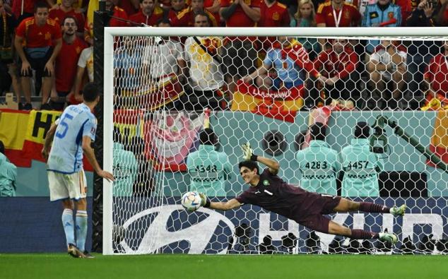 Busquets falla el penalti decisivo contra Marruecos, su última acción como jugador de España.