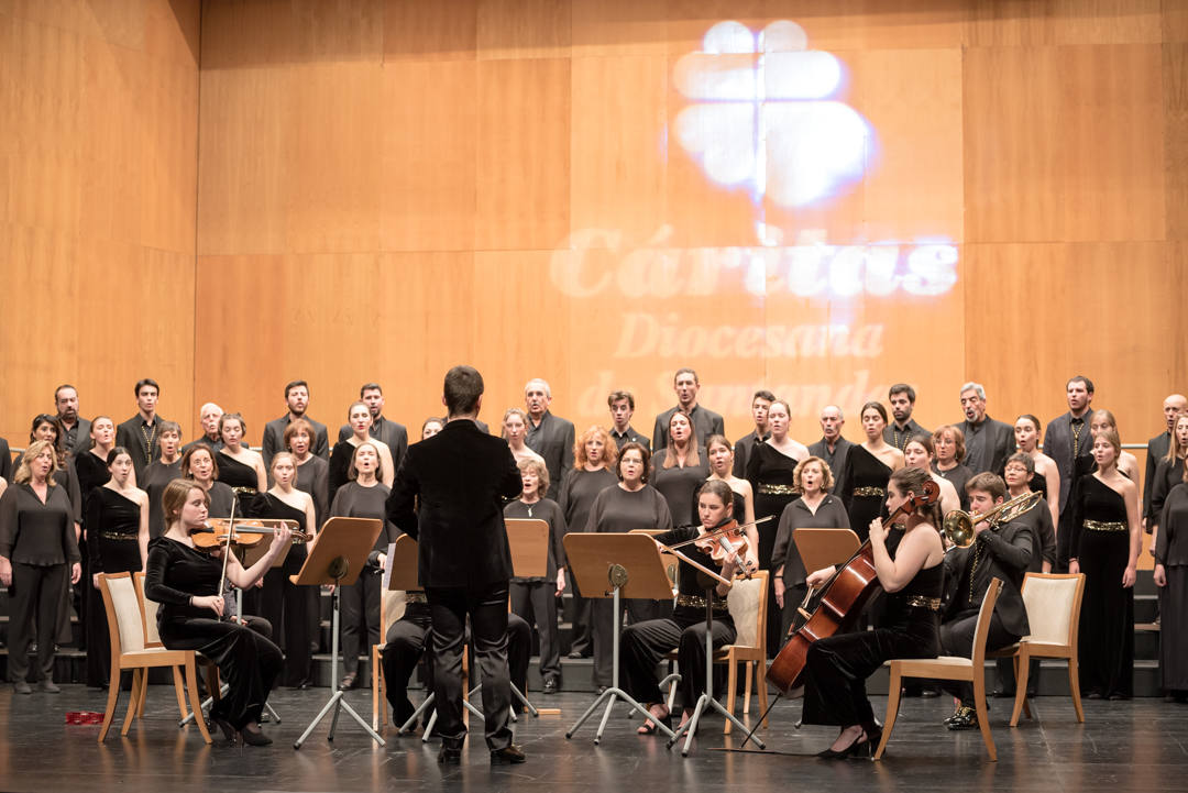 Fotos: Lleno total en la Sala Argenta en el concierto de clausura del 75 aniversario de Cáritas