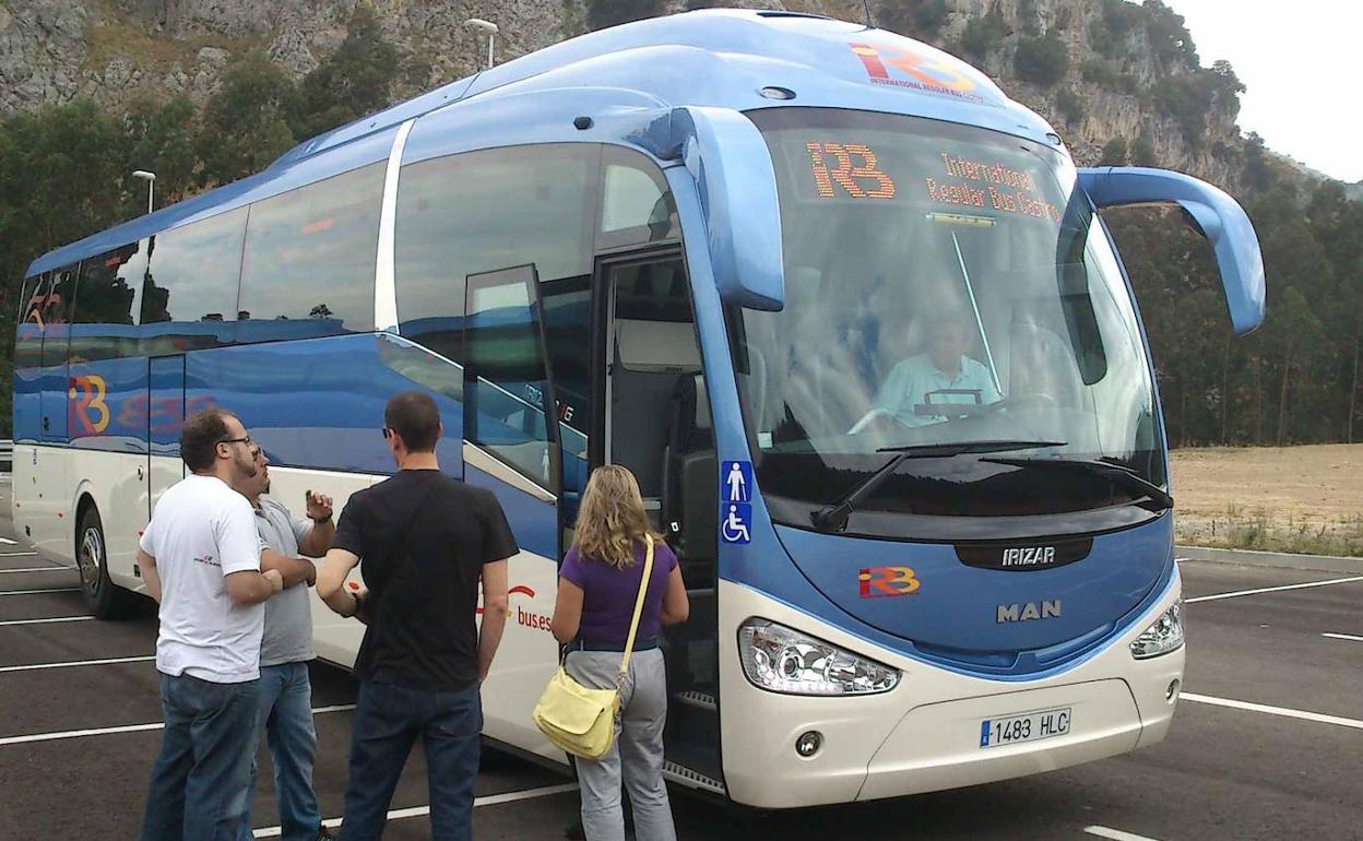 Autobús de la línea Castro-Bilbao 