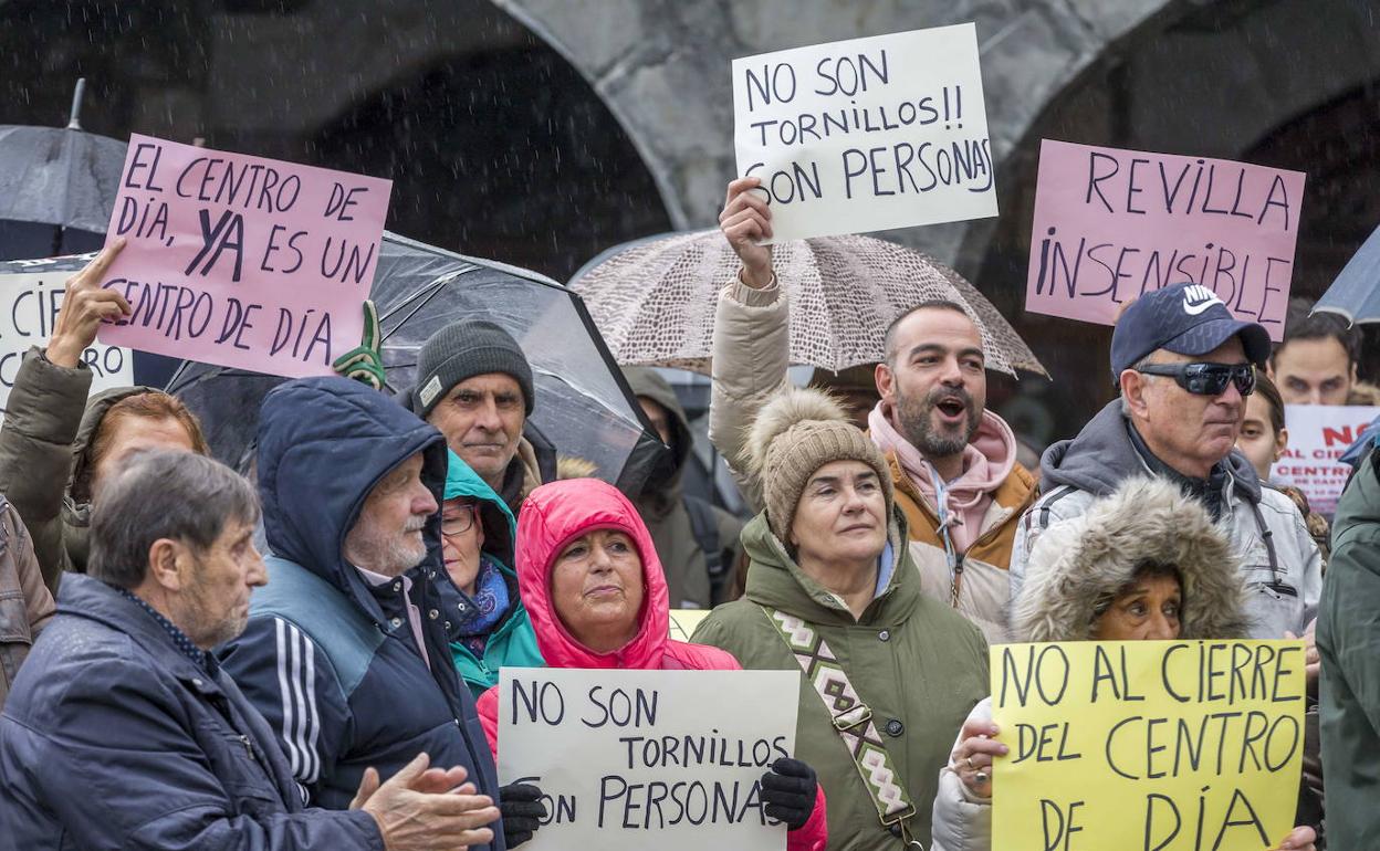 Manifestación contra el cierre del Centro de Día de Castro 