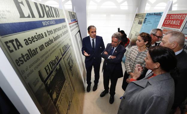 Tomás Caballero, Miguel Ángel Revilla, Ainoa Quiñones, Joaquín Gómez y Gema Igual, ayer, en la inauguración. 