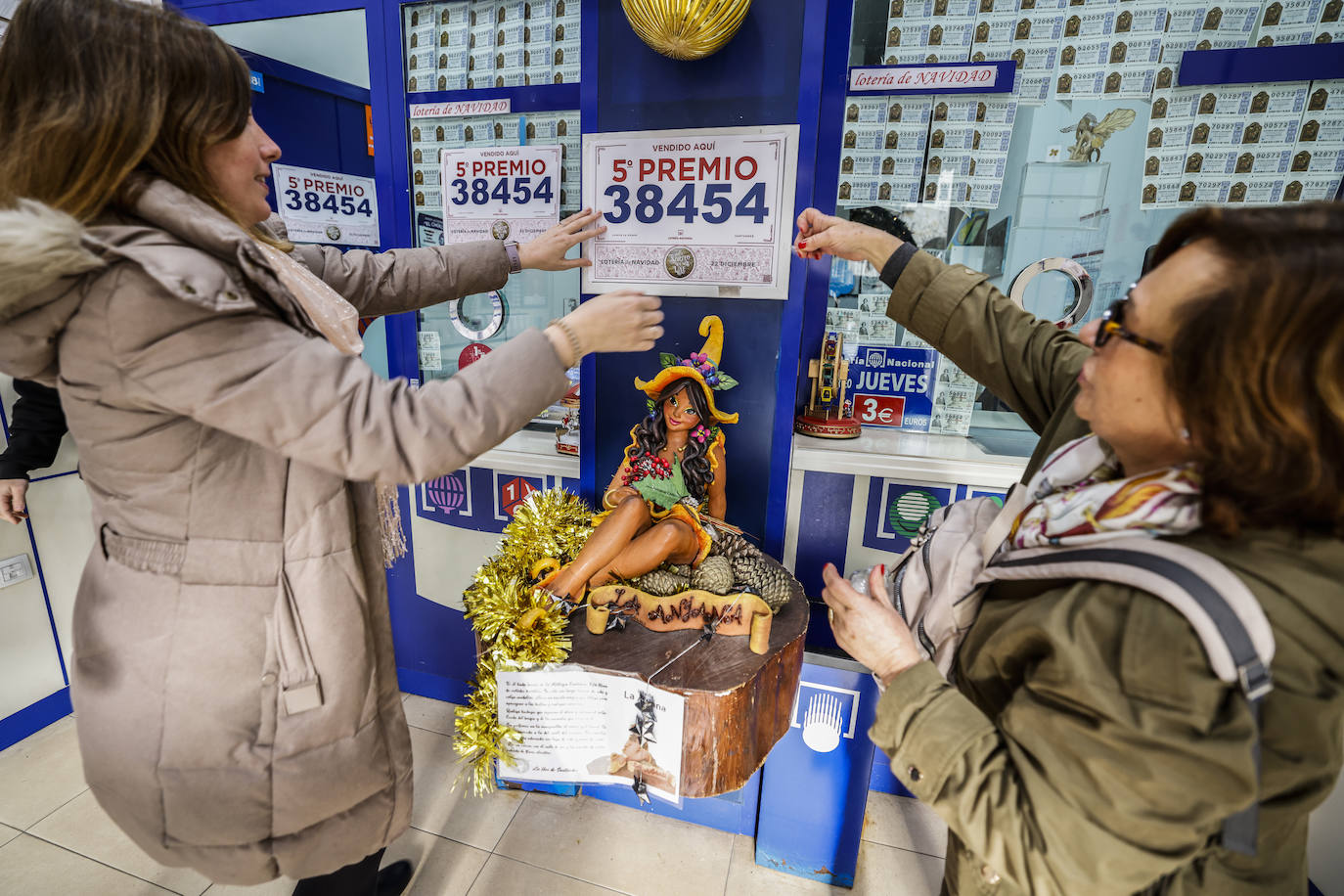 Fotos: Doble celebración en Calvo Sotelo, tras vender un cuarto y un quinto premios