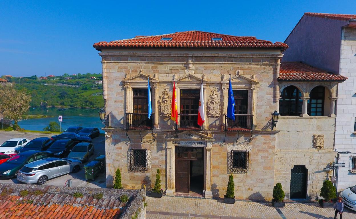 Palacio de los Corro, sede del Ayuntamiento de San Vicente de la Barquera