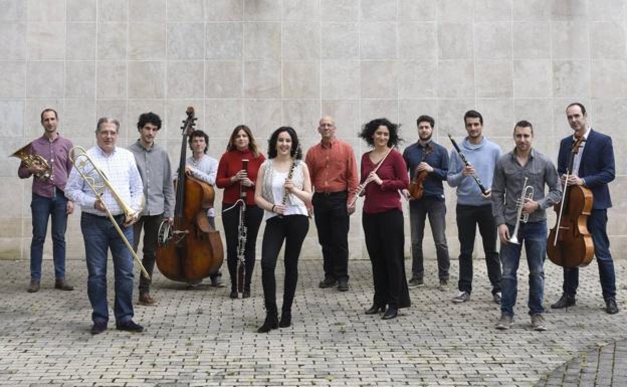 La agrupación que dirige Esteban Sanz Vélez ofrecerá la velada musical en un concierto con piano destinado al público familiar.