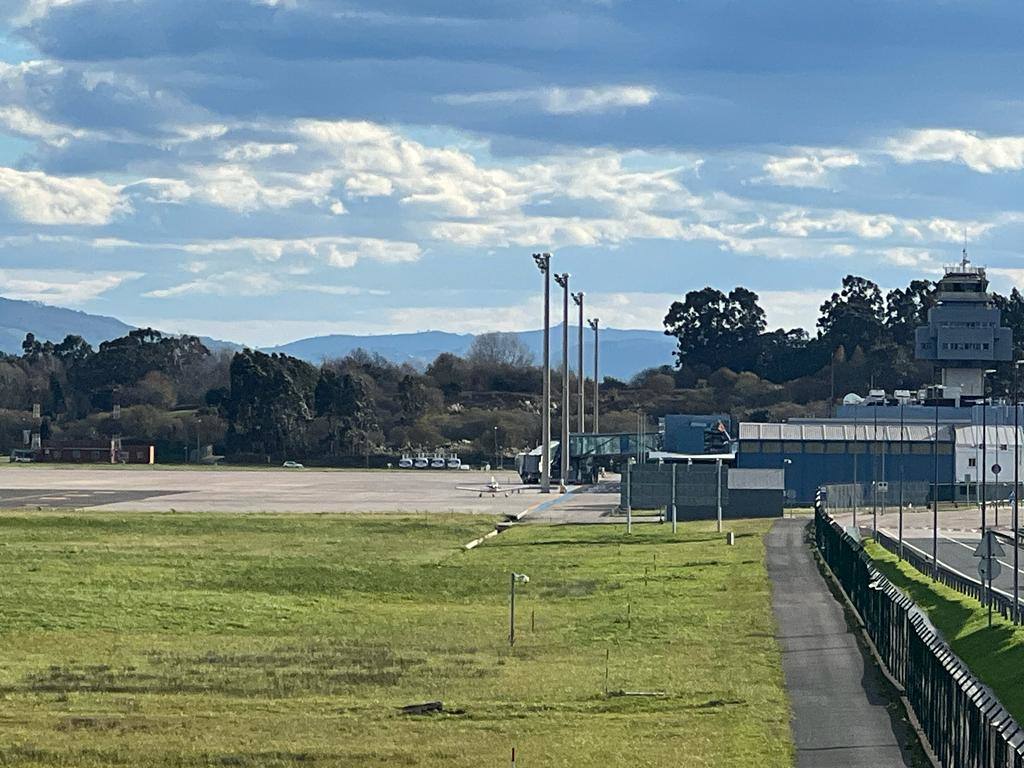 Aeropuerto Seve Ballesteros de Santander, esta mañana.