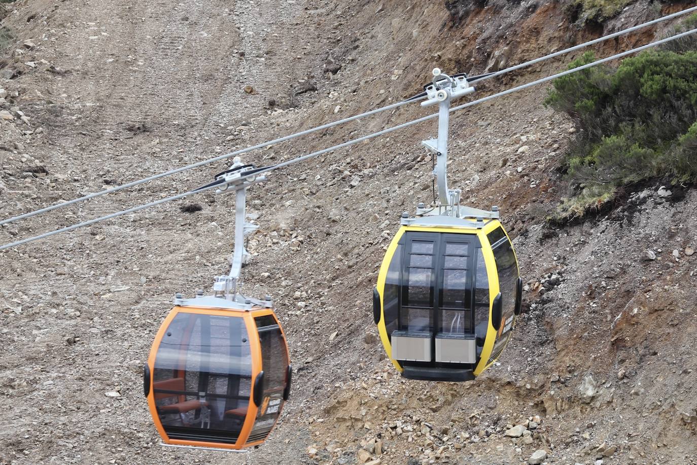 El nuevo equipamiento permite que el recorrido entre la parte baja y la zona alta de la estación se haga en aproximadamente cuatro minutos, frente a los casi 20 del anterior telesilla