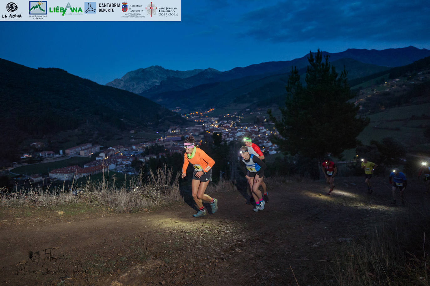 Guillermo Ramos y Tamara Crespo fueron los ganadores de la primera edición de La Viorna Vertical Nocturna, que se disputó entre la villa de Potes y las inmediaciones de la cumbre del monte Viorna y que fue organizada por el club Kilómetro Vertical Fuente Dé y por el Ayuntamiento de Potes. La carrera, con fuertes pendientes, de tres kilómetros de subida y 700 metros de desnivel, sufrió un cambio de recorrido en el final de carrera y terminó en el Llano del Arciluengo. 