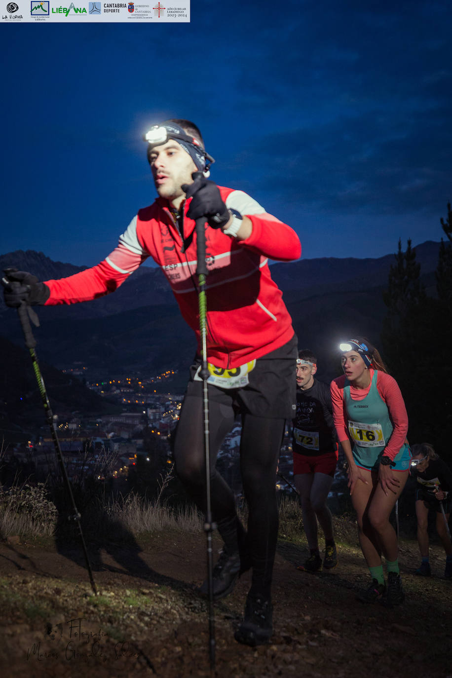 Guillermo Ramos y Tamara Crespo fueron los ganadores de la primera edición de La Viorna Vertical Nocturna, que se disputó entre la villa de Potes y las inmediaciones de la cumbre del monte Viorna y que fue organizada por el club Kilómetro Vertical Fuente Dé y por el Ayuntamiento de Potes. La carrera, con fuertes pendientes, de tres kilómetros de subida y 700 metros de desnivel, sufrió un cambio de recorrido en el final de carrera y terminó en el Llano del Arciluengo. 