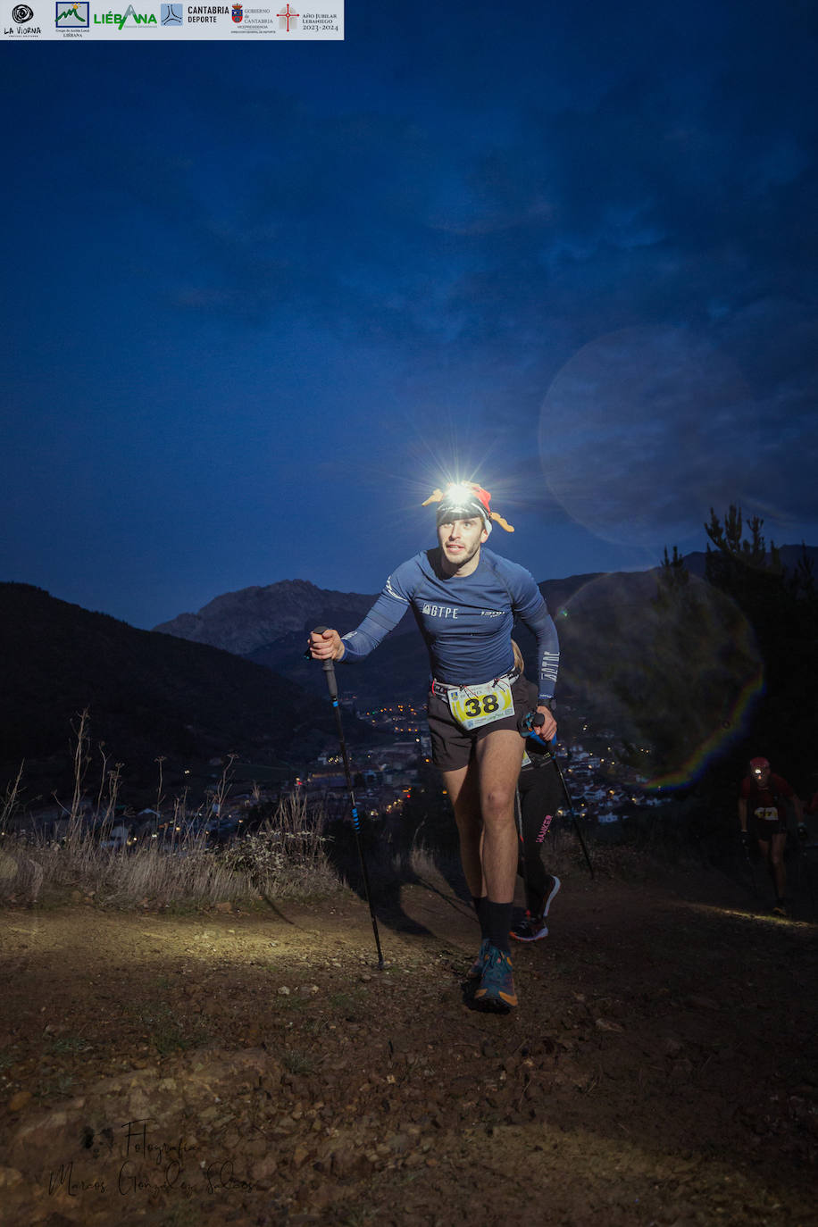 Guillermo Ramos y Tamara Crespo fueron los ganadores de la primera edición de La Viorna Vertical Nocturna, que se disputó entre la villa de Potes y las inmediaciones de la cumbre del monte Viorna y que fue organizada por el club Kilómetro Vertical Fuente Dé y por el Ayuntamiento de Potes. La carrera, con fuertes pendientes, de tres kilómetros de subida y 700 metros de desnivel, sufrió un cambio de recorrido en el final de carrera y terminó en el Llano del Arciluengo. 