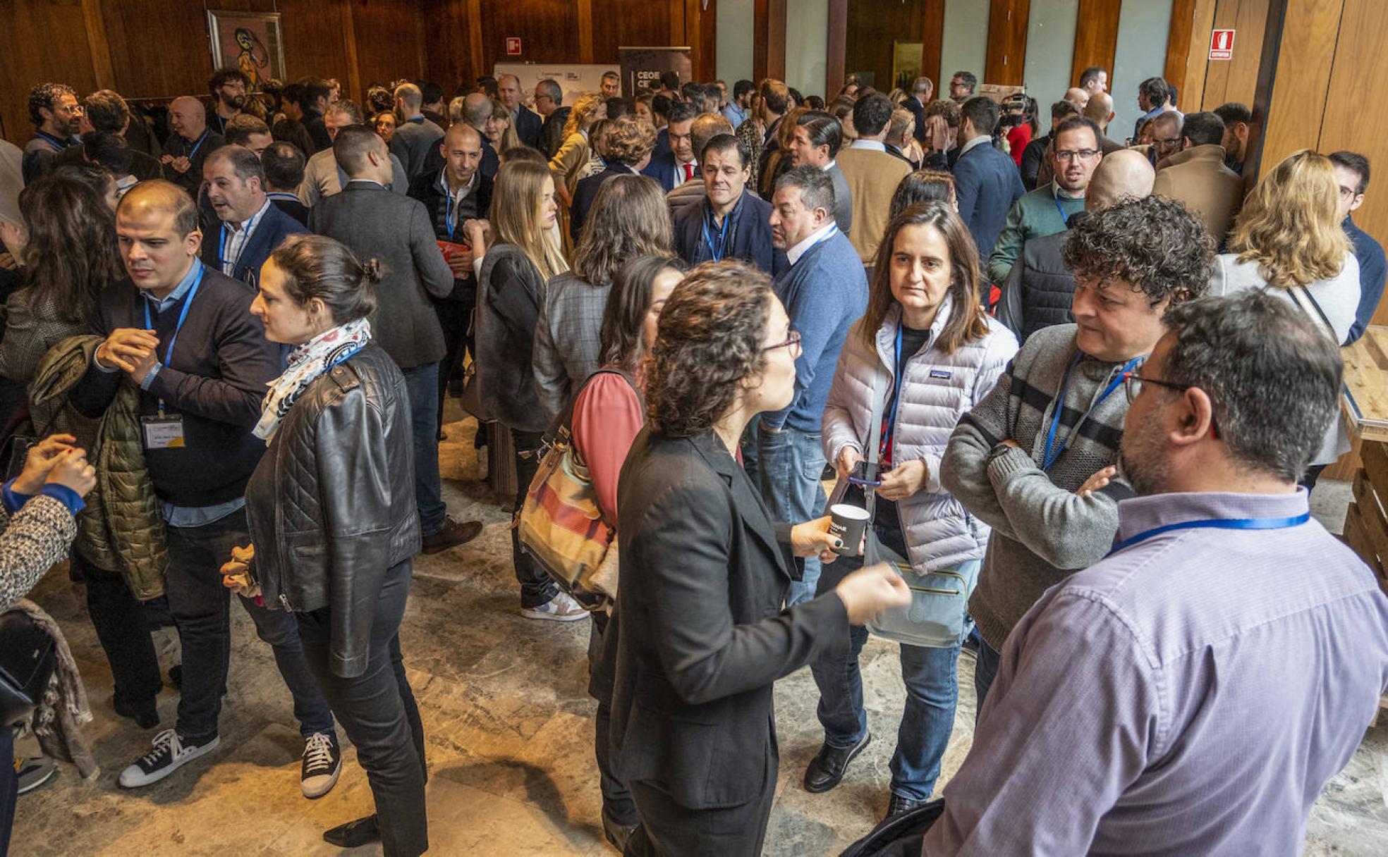 Participantes de la Red de Talento Cántabro de la CEOE, ayer, durante el encuentro organizado en el Hotel Santemar de Santander para crear oportunidades empresariales.