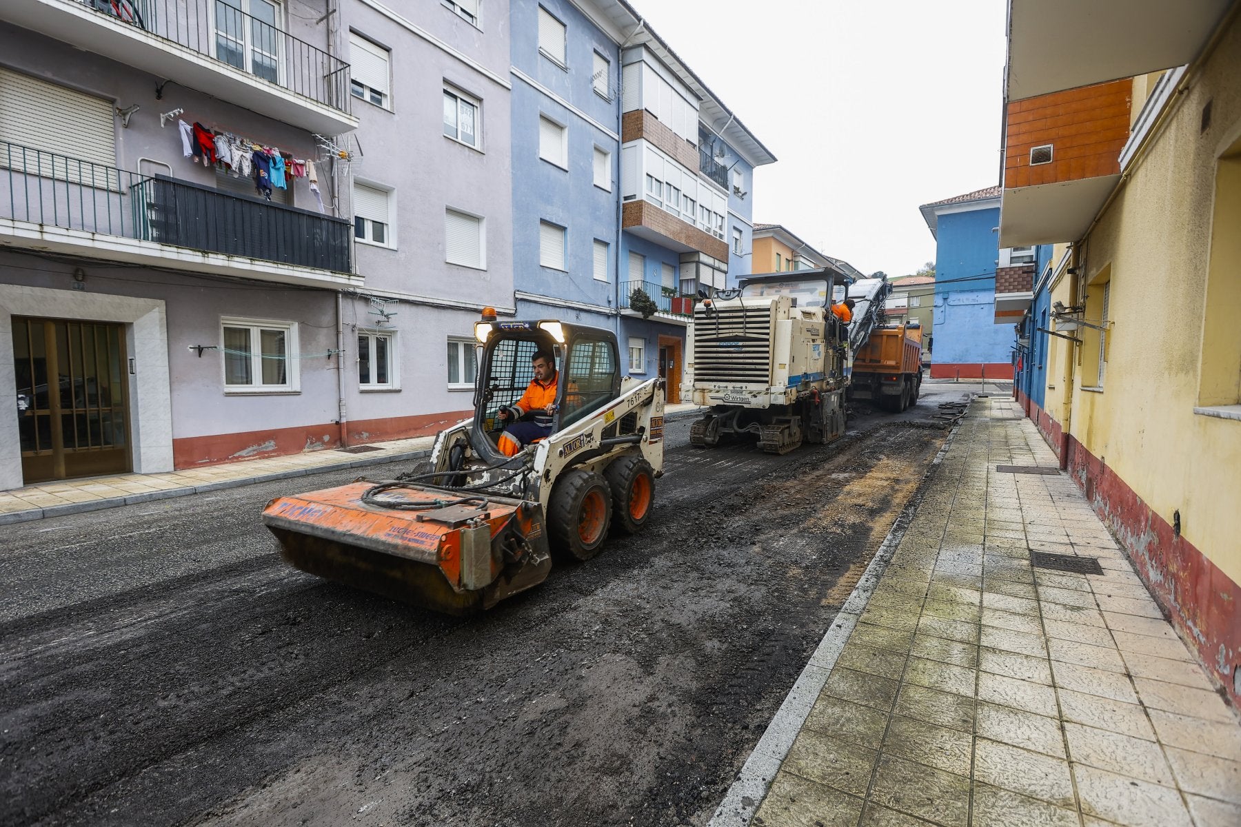 Pavimentación de viales en la colonia Santo Domingo, en Barreda.