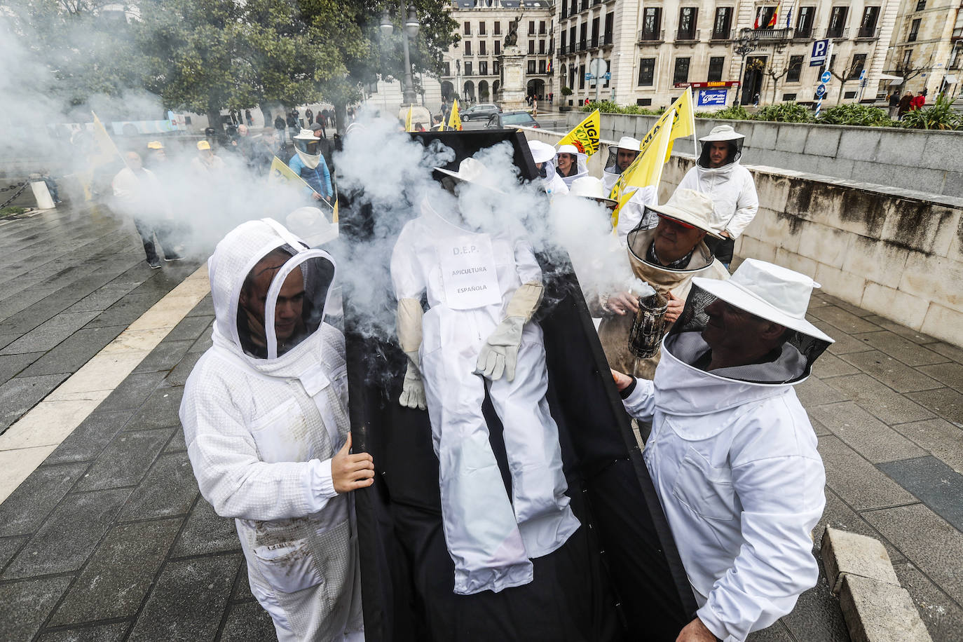 Los apicultores cántabros protestan