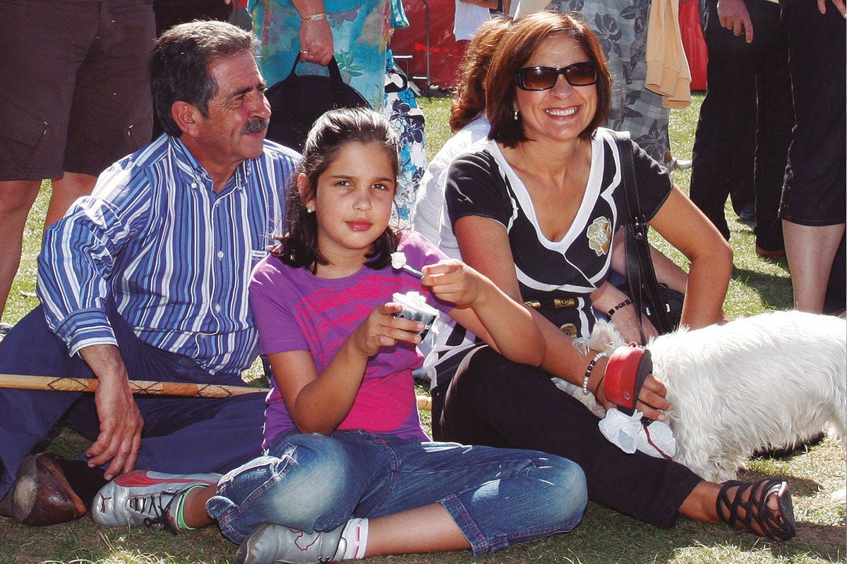 El presidente con su mujer Aurora y su hija Lara. La familia, tal y como evidencia en las páginas del libro, ha sido su gran apoyo y a los primeros que consultó para decidir si volvía a presentarse como presidente.