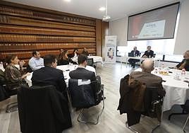 El acto ha contado con diferentes representantes empresariales, este jueves, en la sede de la Cámara de Torrelavega