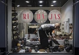 El sector servicios es el que más empleo pierde