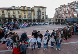 Un lazo humano para celebrar el Día mundial contra el cáncer