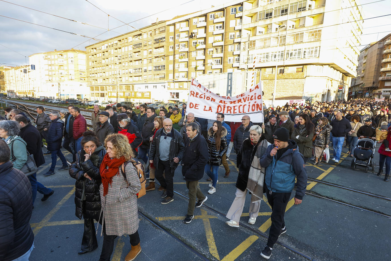 Al término de la manifestación, el comité de empresa ha leido un comunicado.