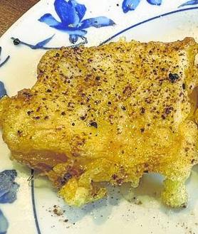 Imagen secundaria 2 - Arriba, bandeja de cocido lebaniego para dos personas. Abajo, la sopa da comienzo al menú de las jornadas y de postre. leche frita.