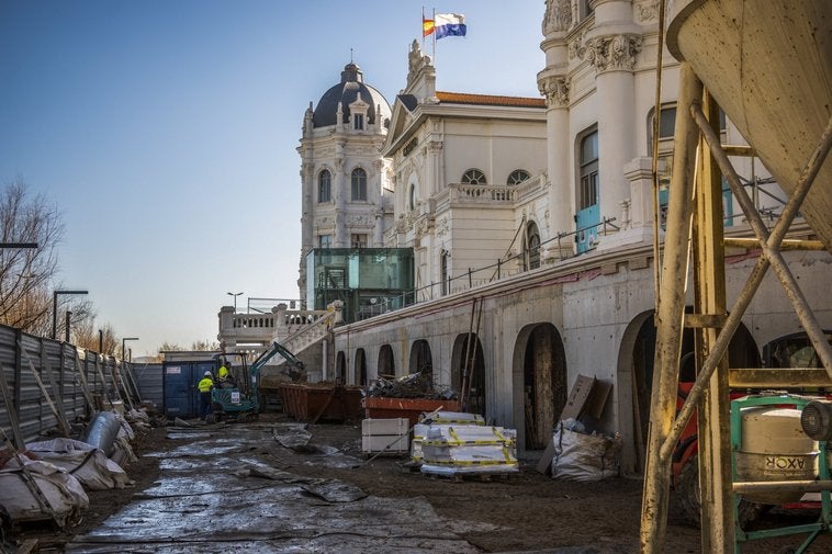 El avance de las obras revela los nuevos arcos de los bajos del Casino, que imitan a los clásicos del edificio