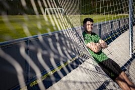 Aritz Aldasoro posa después del entrenamiento de ayer en La Albericia. Mañana será titular ante el Leganés. Le ha costado, pero ahora ya es una alternativa