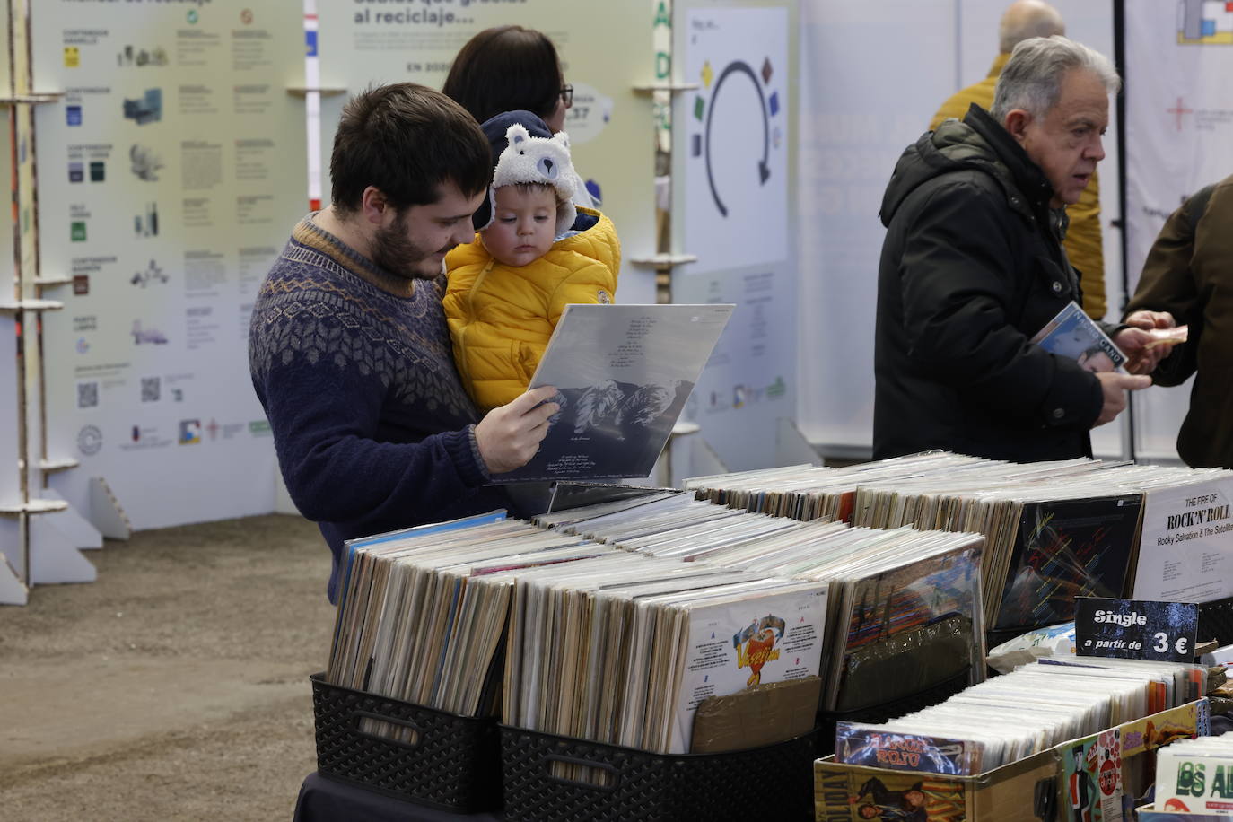 Stand con discos de segunda mano. 