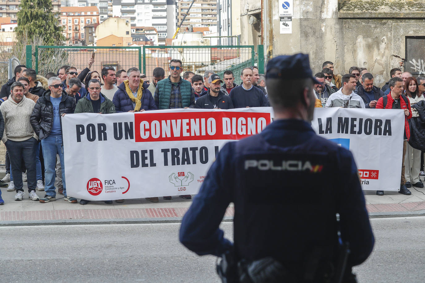 Los trabajadores también se han quejado del trato laboral, algo que «no se negocia en el convenio pero que deja mucho que desear».