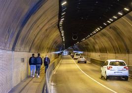 Vista del interior del tunel de tetuán de la capital cántabra