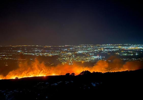 El incendio de Peña Cabarga visto desde la cumbre del macizo