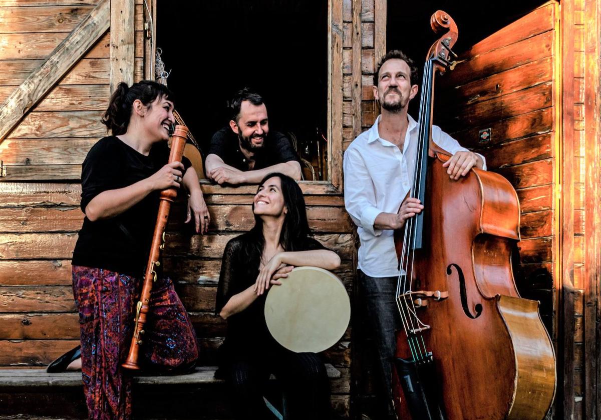 Taracea y sus 'Desvíos a Santiago' recalan en el Aula de Música de la UC