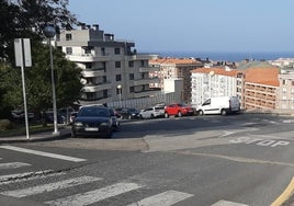 Confluencia de las calles de acceso al colegio que se va a cortar al tráfico