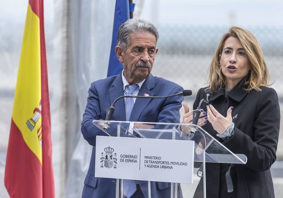 Revilla y la ministra Sánchez, durante la inauguración del nuevo acceso al Puerto de Santander