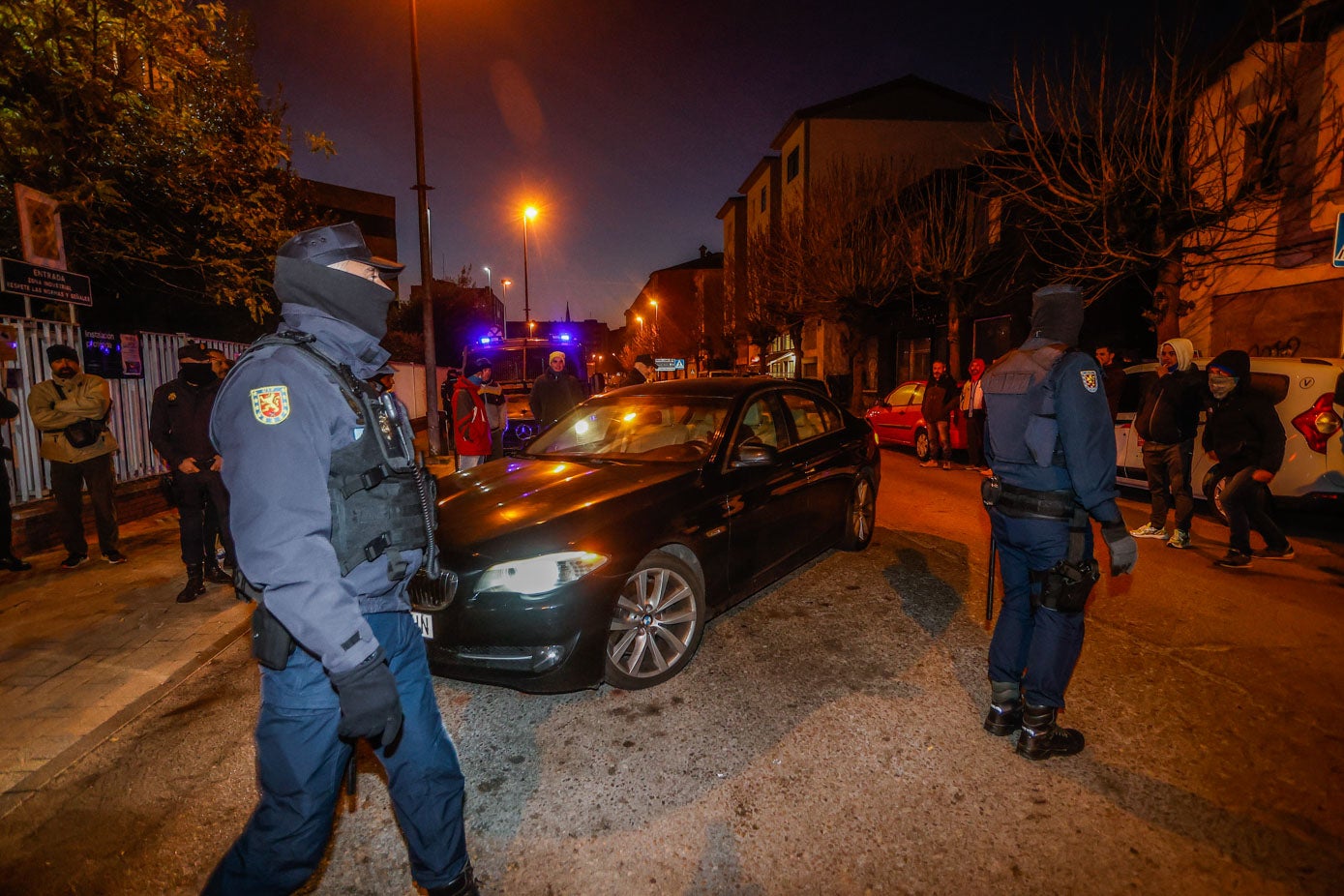 Llegada a la fábrica de Torrelavega de uno de los directivos