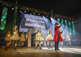 Una de las peñas que participó en la 'Gran Gala de Carnaval'