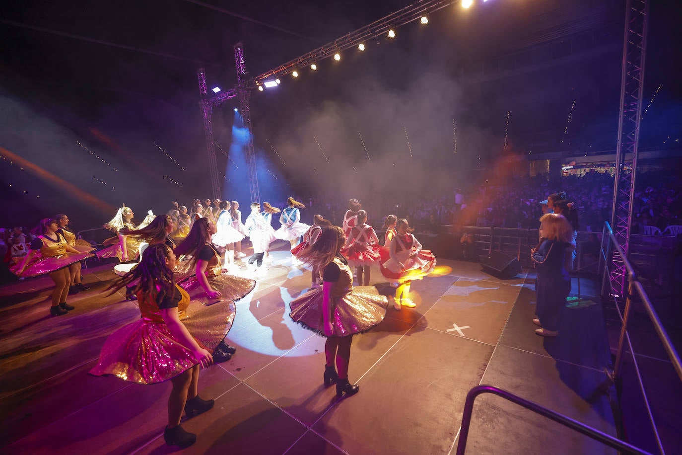 Un total de 14 peñas y comparsas participaron en el evento.