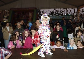 Uno de los muchos niños participantes que desfilaron por la pasarela del Carnaval de San Vicente