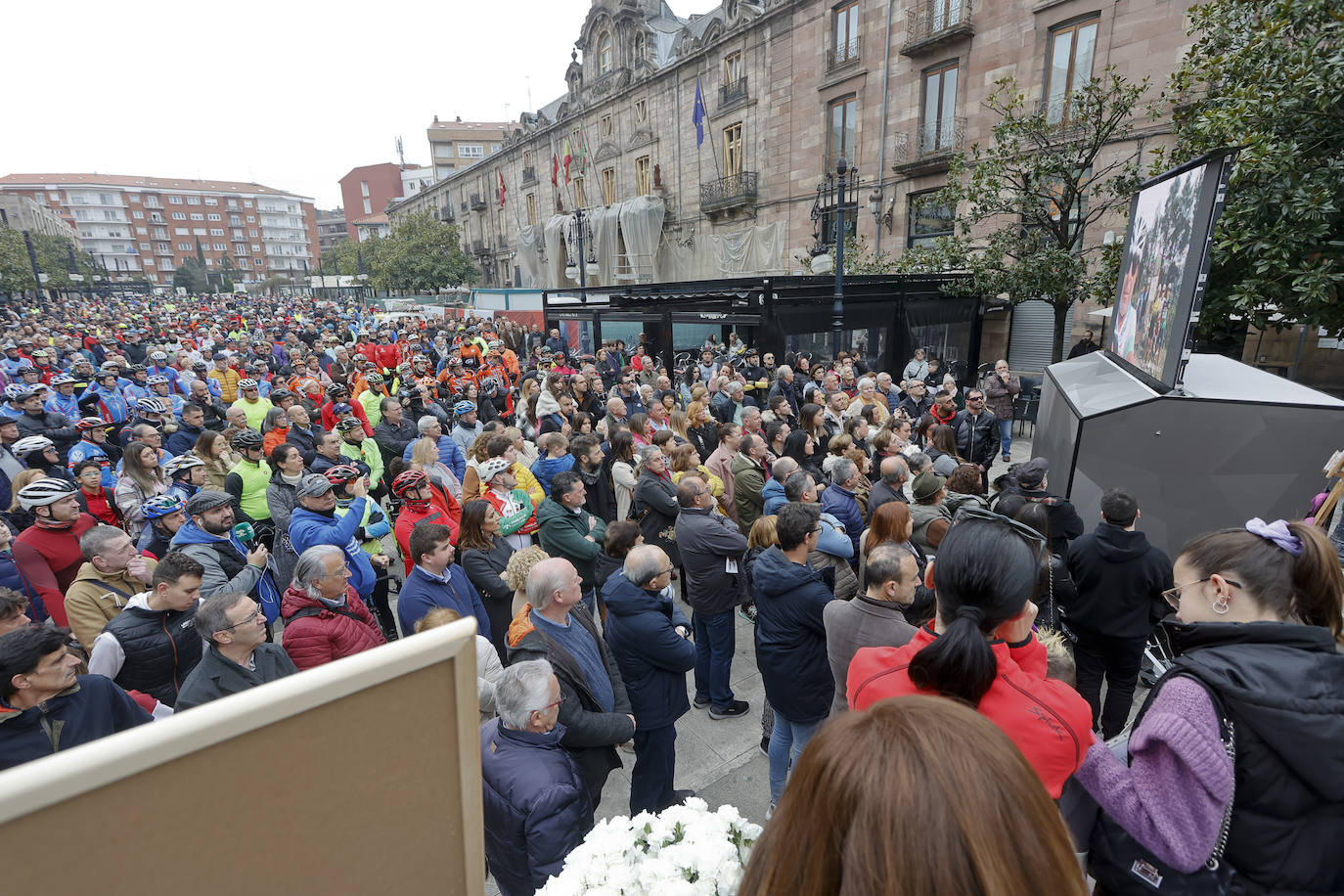 Más de mil personas se concentraron en el Bulevar Demetrio Herrero.