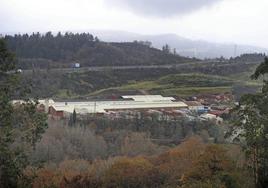 Terrenos de la antigua Tejera de Cabezón de la Sal donde se proyecta instalar la planta de biogás.