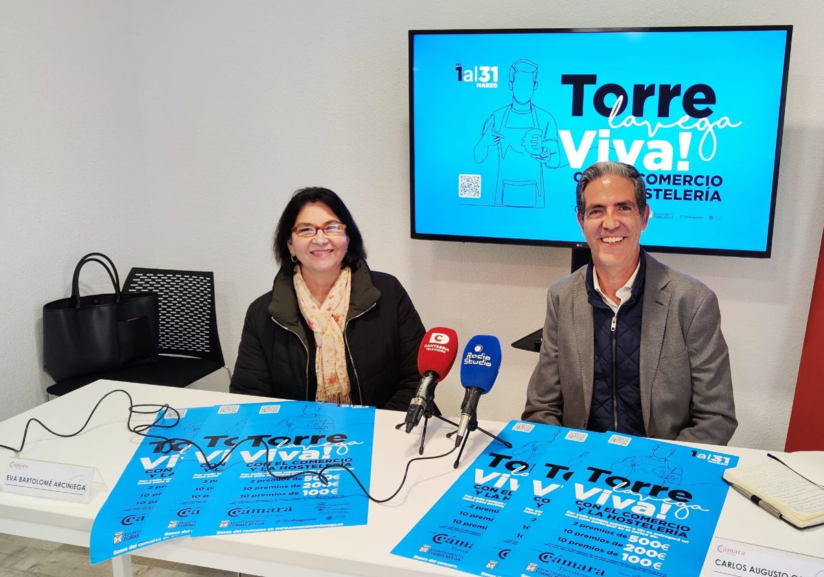 La directora general de Comercio, Eva Bartolomé, y el presidente de la Cámara, Carlos Augusto.