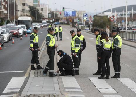 Imagen secundaria 1 - Un equipo especializado de la Guardia Civil reconstruye el atropello mortal de Castelar