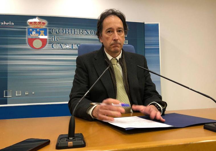 El consejero de Obras Públicas, José Luis Gochicoa, esta mañana en la sede del Gobierno regional.