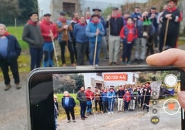 Un momento de la grabación del video por las calles de Novales.